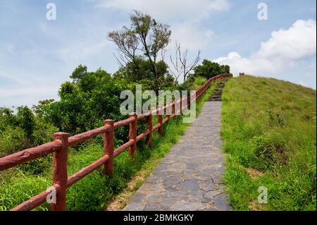 Sentier Fu Shan au-dessus du village de Tai O sur l'île de Lantau à Hong Kong Banque D'Images