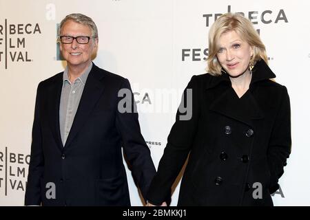 New York, NY, États-Unis. 23 avril 2011. Le réalisateur Mike Nichols et l'ABC World News Anchor, Diane Sawyer au programme de shorts Mix Tape lors du 10e Festival annuel de films Tribeca au CCMB Tribeca PAC. Crédit : Steve Mack/Alay Banque D'Images