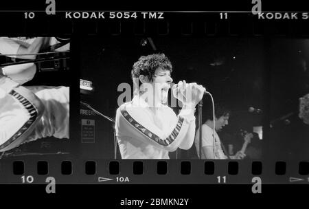 Le prélueur Alexander Boag avec ces hommes animaux qui se sont produits en direct au Zap Club de Brighton. 5 septembre 1994 photographié par James Boardman Banque D'Images