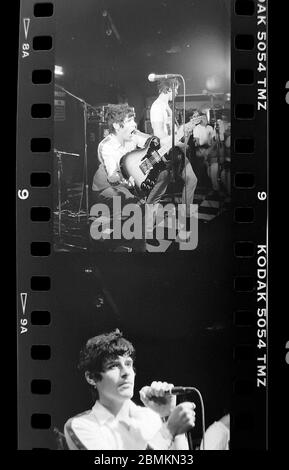 Le prélueur Alexander Boag avec ces hommes animaux qui se sont produits en direct au Zap Club de Brighton. 5 septembre 1994 photographié par James Boardman Banque D'Images