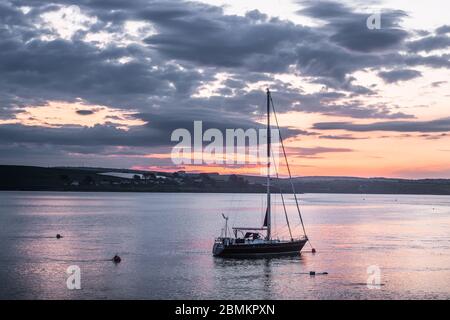 Courtmacsherry, Cork, Irlande. 10 mai 2020. Yacht Bigo amarré à l'aube à Courtmacsherry, Co. Cork, Irlande. - crédit; David Creedon / Alamy Live News Banque D'Images