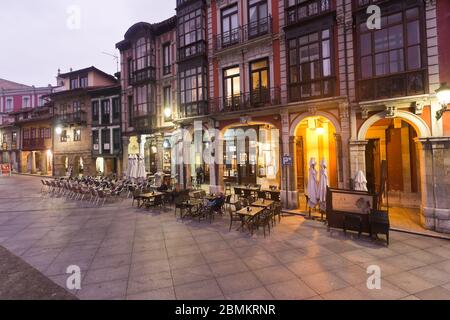 Avilés est une ville et un conseil espagnol situé dans la Principauté des Asturies, au nord de la péninsule ibérique, sur les deux rives de l'est Avilés Banque D'Images