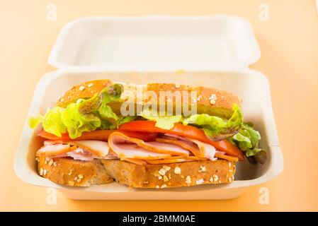 Sandwich de tomate, laitue et dinde fumée Banque D'Images