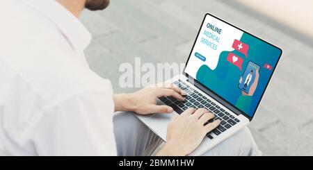 Homme ayant consulté un médecin utilisant un ordinateur portable Banque D'Images