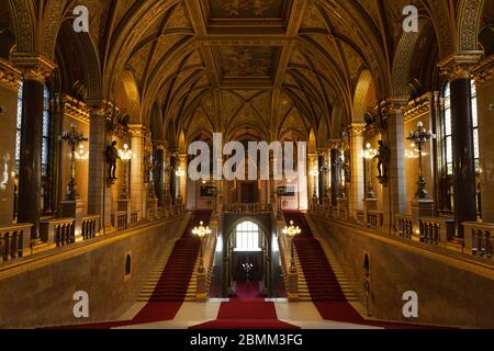 Budapest, Hongrie - 6 mai 2017 : intérieur du Parlement hongrois, escalier principal Banque D'Images