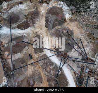 Vue aérienne d'une machine de carrière de pierre broyée dans une usine de matériaux de construction Banque D'Images