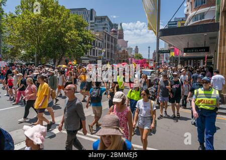 Sydney, Australie - 26 janvier 2020 : les gens manifestent le jour de l'Australie à Sydney, en Australie. Les gens qui exigent la justice sociale de l'Australi Banque D'Images