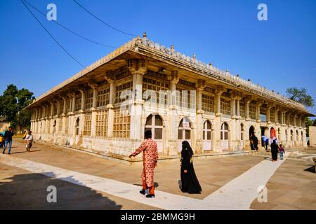 Inde, Gujarat, Ahmedabad, ville classée au patrimoine mondial de l'UNESCO, tombeau de Sarkhej Roza Banque D'Images