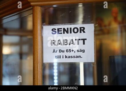 Mjölby, Suède 20200401 comme beaucoup d'autres industries, les cinémas du pays sont difficiles à l'heure actuelle. De nombreux cinémas sont temporairement fermés, mais le cinéma Saga à Mjölby est ouvert pendant ces temps de corona. Cependant, on est attentif à suivre les restrictions des autorités avec le nombre de visiteurs, etc photo Jeppe Gustafsson Banque D'Images