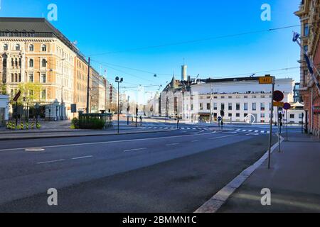 Helsinki, Finlande. 10 mai 2020, Fête des mères. La rue Erottaja et la rue Mannerheimintie, normalement fréquentées, sont très calmes pendant la pandémie du coronavirus. Banque D'Images