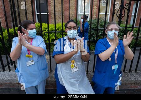 Coronavirus: « Clap for our capers » en dehors de l'hôpital de Lewisham de l'Université NHS, Londres, Royaume-Uni. Banque D'Images