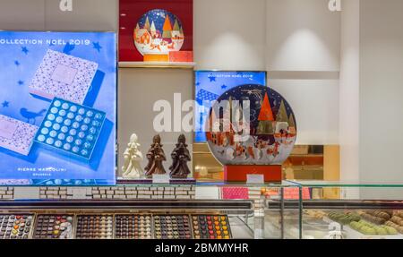 Pierre Marcolini une boutique de chocolat belge de luxe les Galeries Royales Saint-Hubert pendant la fête de Noël - Bruxelles, Belgique - 30 décembre 20 Banque D'Images