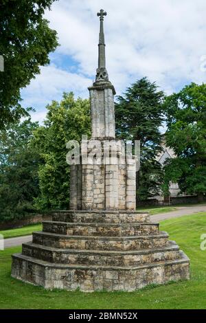 La croix du marché sur Market Green, Château Rising Banque D'Images