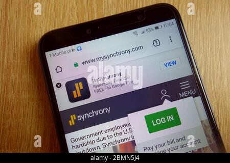 Site Web de Synchrony Financial (www.mysynchrony.com) affiché sur le smartphone Banque D'Images