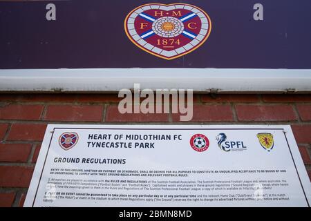 Signalisation sur le terrain autour du stade Tynecastle, stade du cœur du FC Midlothian - pendant la pandémie de Covid-19 (coronavirus). Banque D'Images