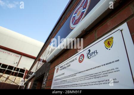 Signalisation sur le terrain autour du stade Tynecastle, stade du cœur du FC Midlothian - pendant la pandémie de Covid-19 (coronavirus). Banque D'Images