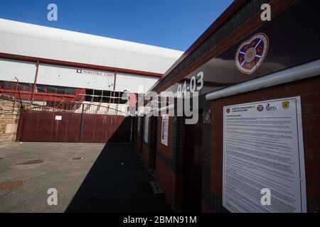 Signalisation sur le terrain autour du stade Tynecastle, stade du cœur du FC Midlothian - pendant la pandémie de Covid-19 (coronavirus). Banque D'Images