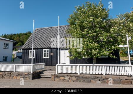 Laxdal House (Laxdalshus), la plus ancienne maison (1795) d'Akureyri, sur le fjord de Eyjafjörður, dans le nord de l'Islande. Banque D'Images