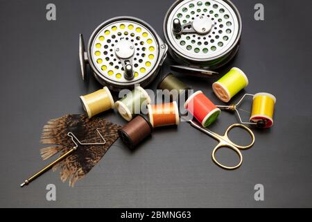Équipement, outils, matériaux et bobines de mouches, par James D Coppinger/Dembinsky photo Assoc Banque D'Images