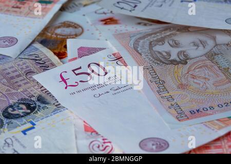 British Money : 50 £, 20 £, 10 £ Cash Notes Banque D'Images
