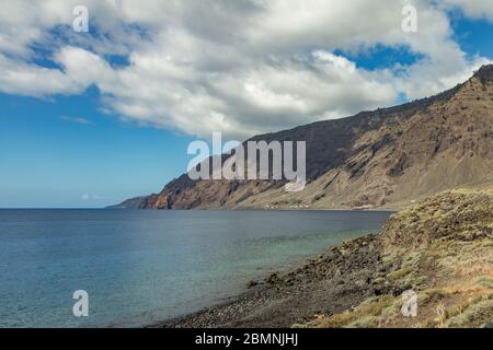 Panorama grand angle. Plage naturelle Las Playas. Très populaire pour les touristes et les habitants. Là, vous pouvez regarder la Roque de Bonanza est un des symboles Banque D'Images