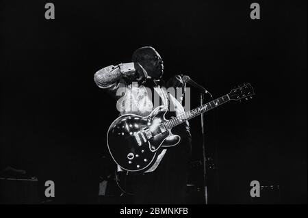 10 mars 1996, le légendaire roi du blues B.B. King - Blues Boy, qui se présente à l'Arena Hall de Poznan, en Pologne. Guitariste et chanteur de blues américain. Banque D'Images