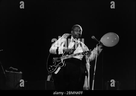 10 mars 1996, le légendaire roi du blues B.B. King - Blues Boy, qui se présente à l'Arena Hall de Poznan, en Pologne. Guitariste et chanteur de blues américain. Banque D'Images