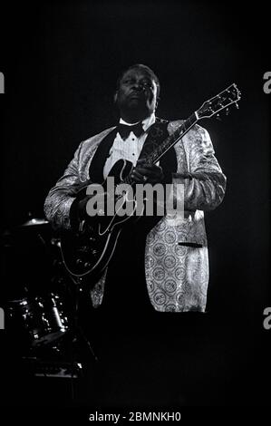 10 mars 1996, le légendaire roi du blues B.B. King - Blues Boy, qui se présente à l'Arena Hall de Poznan, en Pologne. Guitariste et chanteur de blues américain. Banque D'Images