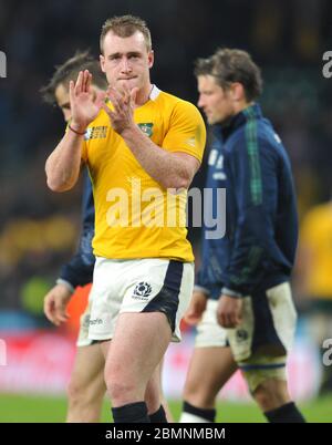 18 octobre 2015, Rugby World Cup Quarter-final, Écosse v Australie, Twickenham Stadium, Londres. Stuart Hogg applaudit la foule après le match. Banque D'Images