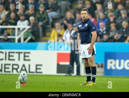 3 octobre 2015, Rugby World Cup Pool B, South Africa v Scotland, St James Park, Newcastle. Greig Laidlaw, en Écosse, impose une pénalité. Banque D'Images