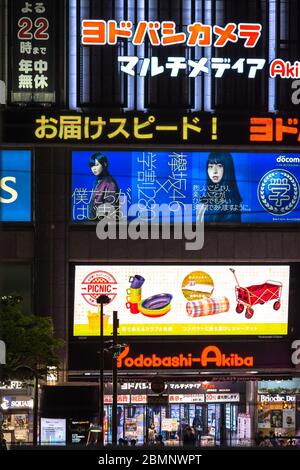 Tokyo / Japon - 20 avril 2018 : boutique d'appareils photo Yodobashi à Akihabara, Tokyo Banque D'Images