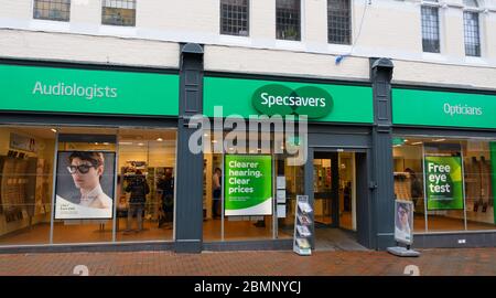 Worcester, Royaume-Uni - Mars 15 2020: La façade de Specsavers Opticiens sur Pump Street Banque D'Images