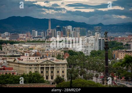 Barcelone, Espagne. 10 mai 2020. 10 mai 2020, Barcelone, Catalogne, Espagne - vue aérienne de la ville de Barcelone qui a reçu un total de 12 millions de touristes en 2019. Les arrivées de touristes internationaux pourraient chuter de 60 à 80 pour cent en 2020 en raison du coronavirus, a averti l'Organisation mondiale du tourisme, ce qui signifie que les affaires locales seront essentielles. Credit:Jordi Boixareu/Alamy Live News Banque D'Images