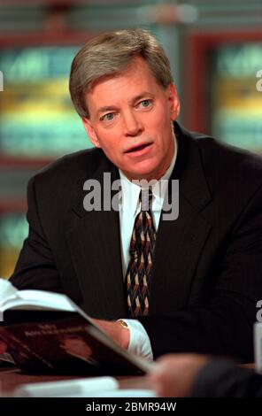 L'ancien Klansman et le candidat au Congrès David Duke discutent de sa candidature pour le siège ouvert par le représentant Bob Livingston lors de l'émission de discours politiques du dimanche, Meet the Press, on NBC-TV le 28 mars 1999 à Washington, DC. Banque D'Images