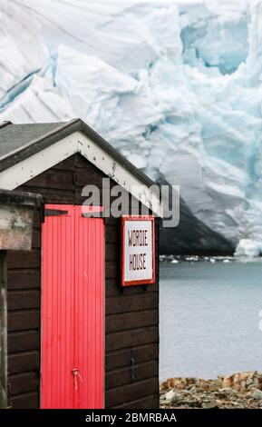 La maison historique de Wordie, la hutte originale et la base de recherche de l'expédition britannique Graham Land en 1934-37, à Winter Island, Antarctique Banque D'Images