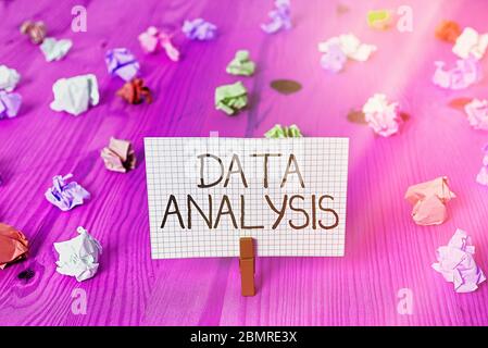 Signe texte montrant l'analyse des données. Photo d'entreprise présentant à traduire les chiffres de prévision Conclusion analytique Banque D'Images