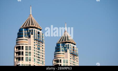 VUE DE QUELQUES BÂTIMENTS DANS LE SUD DE MUMBAI , NOMMÉ IMPERIAL TOWERS, MUMBAI, MAHARASHTRA, INDE Banque D'Images