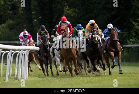 Feature, foule, champ d'action, course 4ème prix de Heissen, catégorie F, course hippique, jour de course à l'hippodrome de Raffelberg, le 9 mai 2020 à Muelheim an der Ruhr/Allemagne. Â | utilisation dans le monde entier Banque D'Images