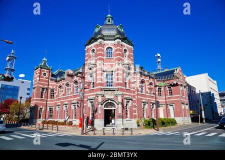 Morioka, Iwate, Japon - novembre 2019 : Bâtiment en brique rouge de la Banque d'Iwate construit à partir d'un dessin de Kingo Tatsuno et Manji Kasai. Il a été national Banque D'Images