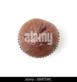 Délicieux muffin au chocolat isolé sur fond blanc Banque D'Images
