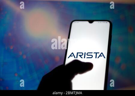 Dans cette illustration, le logo Arista Networks est affiché sur un smartphone. Banque D'Images