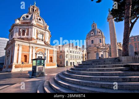 Rues vides de Rome.vue de Santa Maria di Loreto dans la ville éternelle de Rome, capitale de l'Italie. Banque D'Images