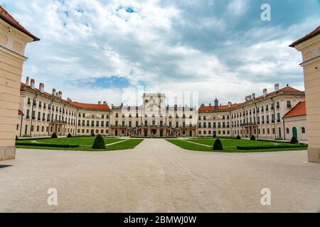 Magnifique château immense d'Esterhazy en Fertőd Hongrie avec jardin Banque D'Images