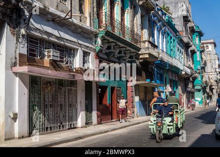 Célèbre rue Neptuno, quartier de la Havane Centro, la Havane, Cuba Banque D'Images