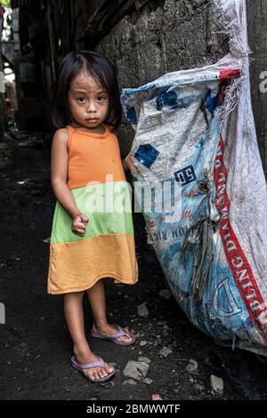 Payatas, doublure dans les ordures (Manille, Philippines) version couleur Banque D'Images