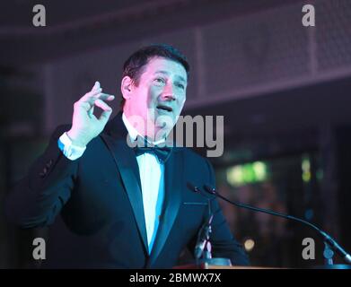 Le chanteur Tony Hadley chante sur scène lors d'une représentation caritative à l'hôtel Grosvenor, Londres, Angleterre 2012. Hadley a obtenu le succès avec le Nouveau roman Banque D'Images