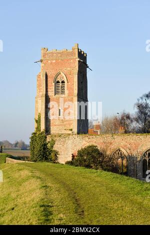 Église en ruines à Wiggenhall St Peter, rivière Great Ouse, Norfolk Banque D'Images