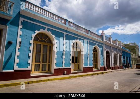 Maisons colorées dans le centre de l'époque coloniale de la ville, Trinidad, Cuba Banque D'Images