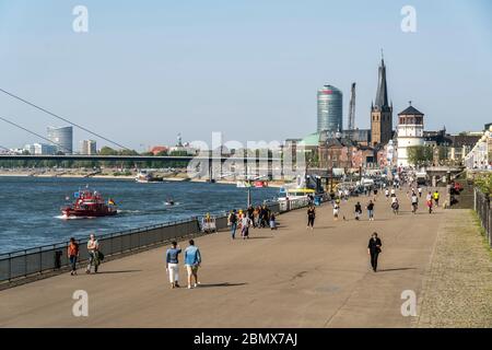 Rheinuferpromenade, Landeshauptstadt Düsseldorf, Nordrhein-Westfalen, Deutschland, Europa | Promenade le long du Rhin, capitale fédérale de l'État Duesse Banque D'Images