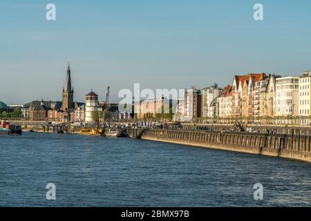 Rheinuferpromenade, Landeshauptstadt Düsseldorf, Nordrhein-Westfalen, Deutschland, Europa | Promenade le long du Rhin, capitale fédérale de l'État Duesse Banque D'Images